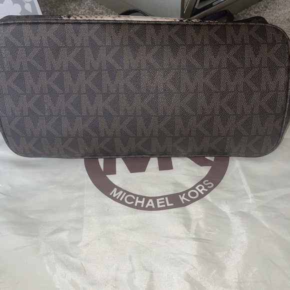 Michael Kors snake 🐍 tote 👜 - Picture 6 of 7